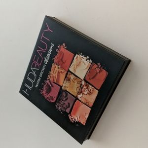 Huda Beauty Warm Brown obsessions Eyeshadow Palette